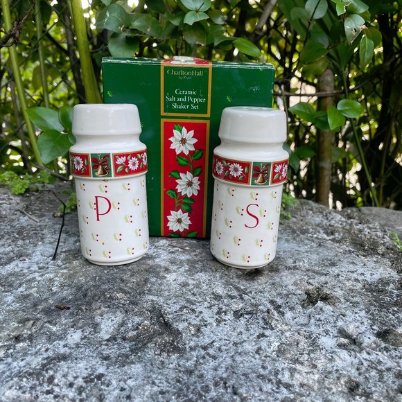 Vintage Ceramic Holiday Vintage Salt & Pepper Shakers - Picture 2 of 5